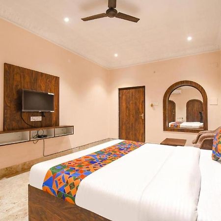 Hotel Whitehouse Ac Family Room Agra  Exterior photo