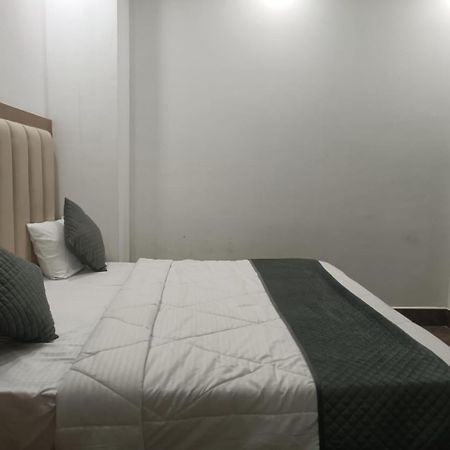 Hotel Whitehouse Ac Family Room Agra  Exterior photo