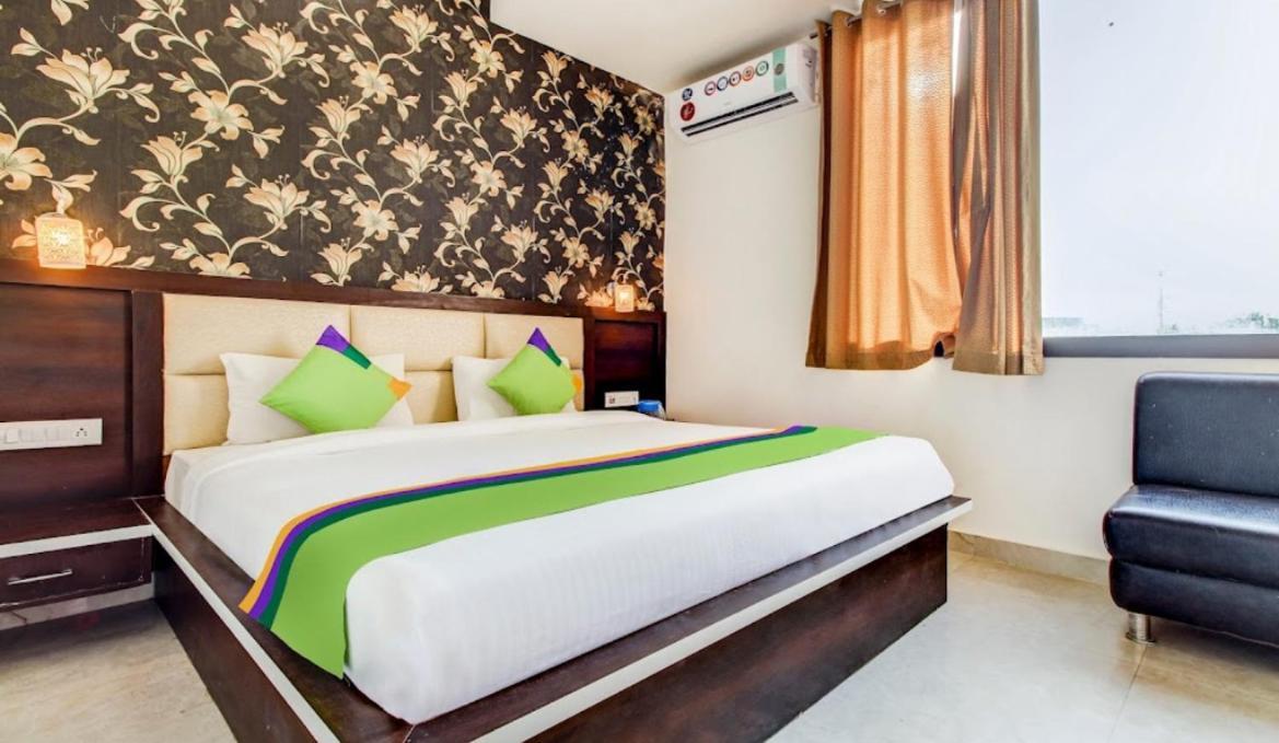 Hotel Whitehouse Ac Family Room Agra  Exterior photo