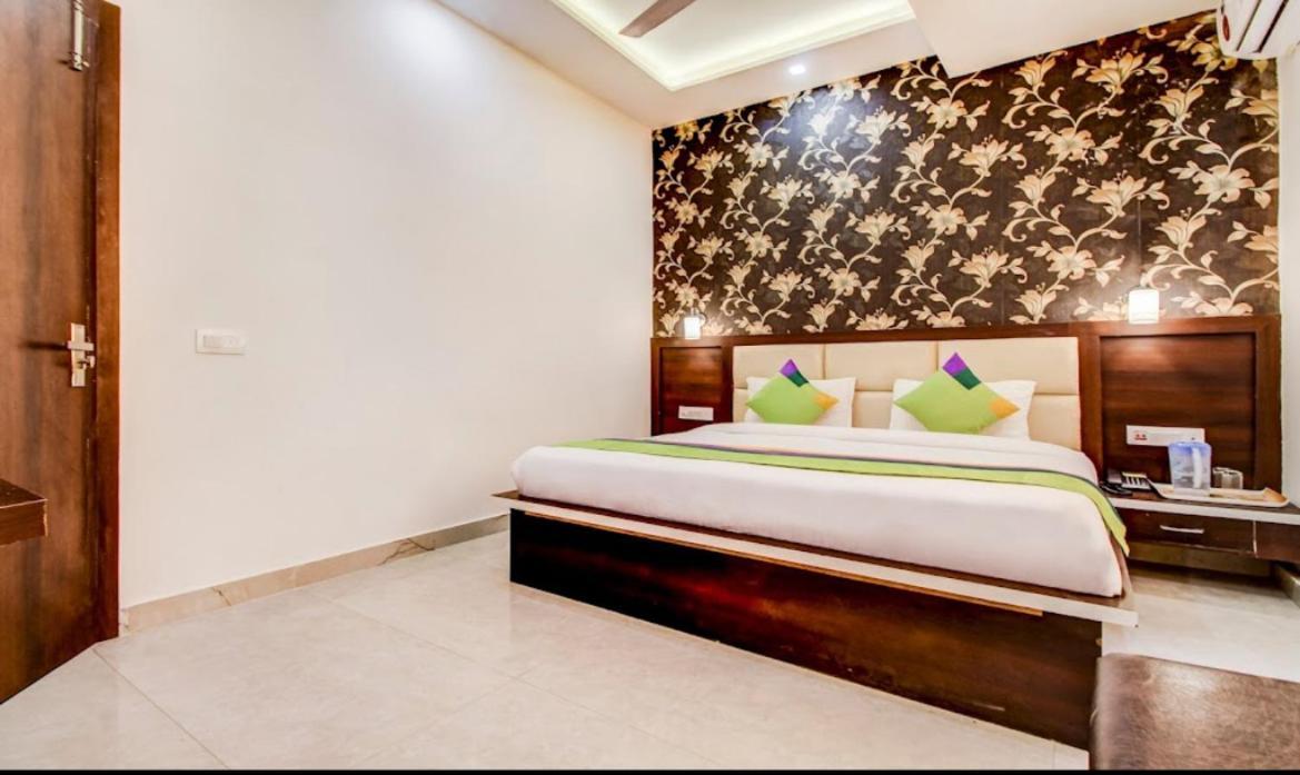 Hotel Whitehouse Ac Family Room Agra  Exterior photo