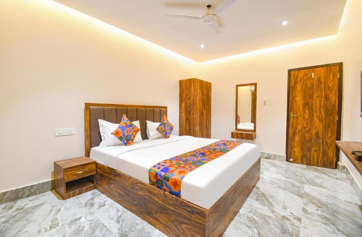 Hotel Whitehouse Ac Family Room Agra  Exterior photo