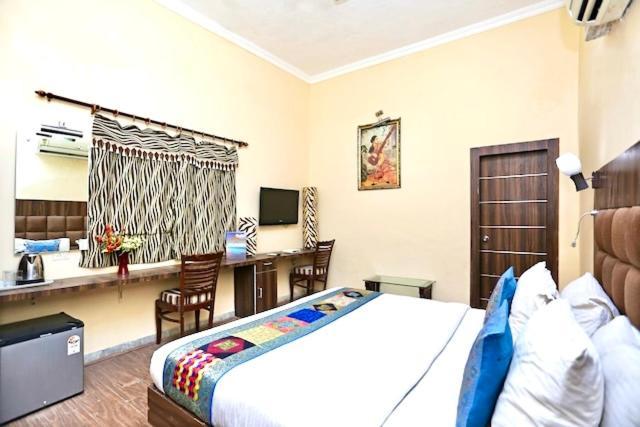 Hotel Whitehouse Ac Family Room Agra  Exterior photo