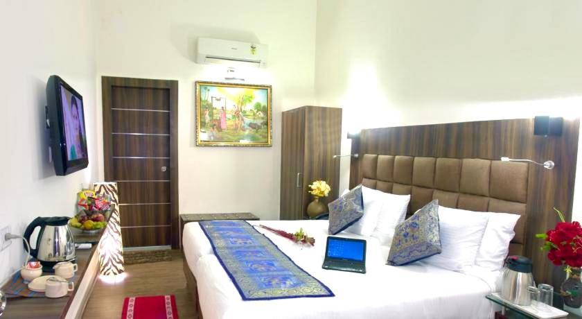 Hotel Whitehouse Ac Family Room Agra  Exterior photo