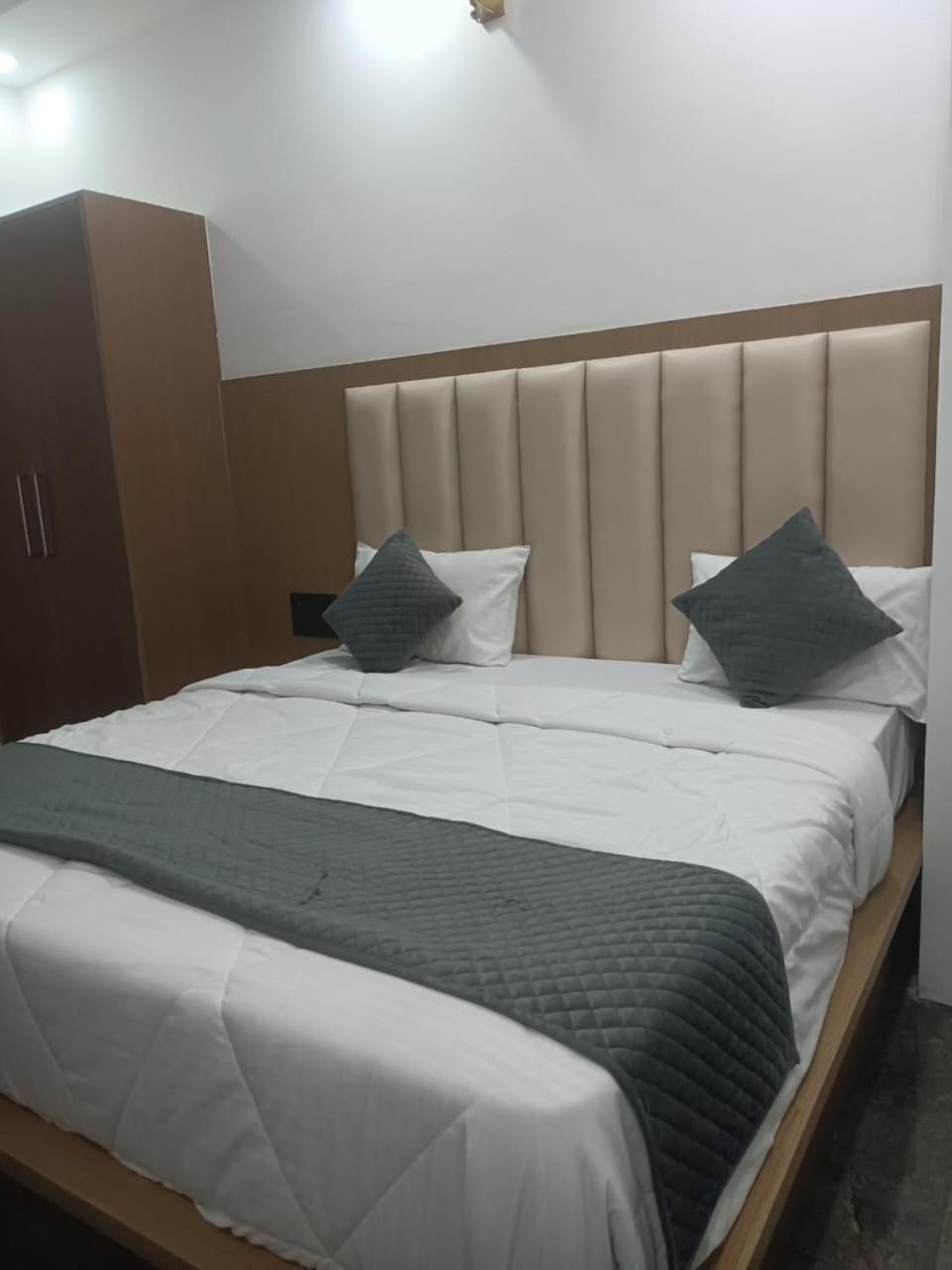 Hotel Whitehouse Ac Family Room Agra  Exterior photo
