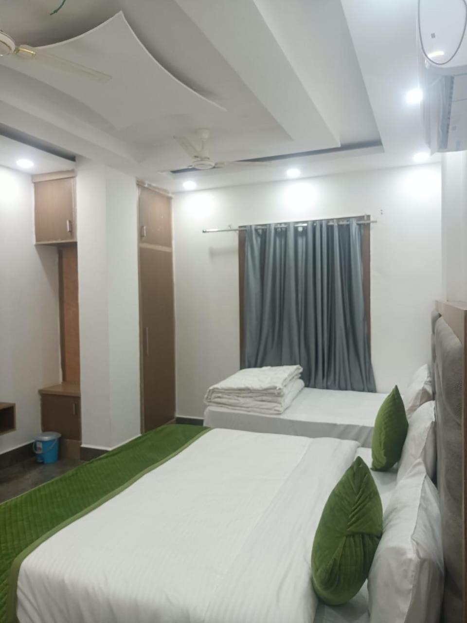 Hotel Whitehouse Ac Family Room Agra  Exterior photo